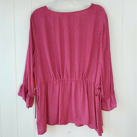 Evri NWT Leopard Pink on Pink Blouse sz 2x V-neck - Picture 5 of 6